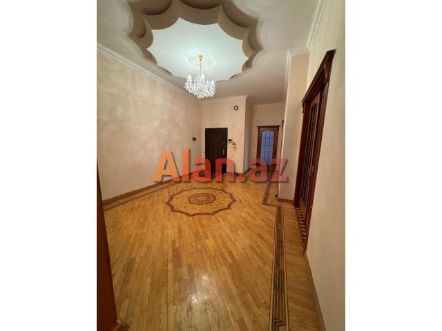 8 ci mkr 5 otaqlı mənzil satılır