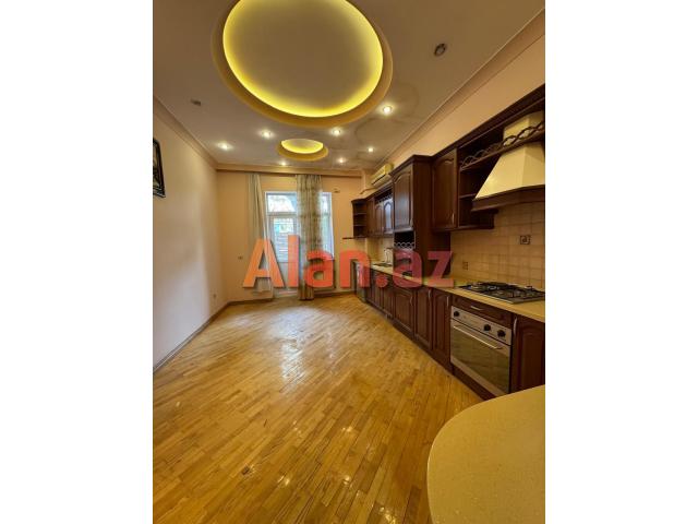 8 ci mkr 5 otaqlı mənzil satılır