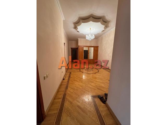 8 ci mkr 5 otaqlı mənzil satılır