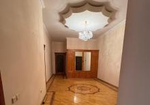 8 ci mkr 5 otaqlı mənzil satılır