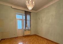 8 ci mkr 5 otaqlı mənzil satılır