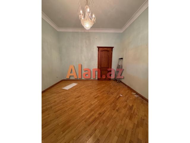 8 ci mkr 5 otaqlı mənzil satılır