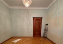 8 ci mkr 5 otaqlı mənzil satılır