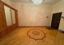 8 ci mkr 5 otaqlı mənzil satılır