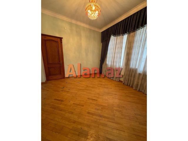 8 ci mkr 5 otaqlı mənzil satılır