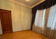 8 ci mkr 5 otaqlı mənzil satılır