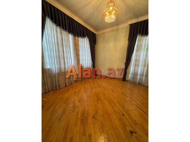 8 ci mkr 5 otaqlı mənzil satılır