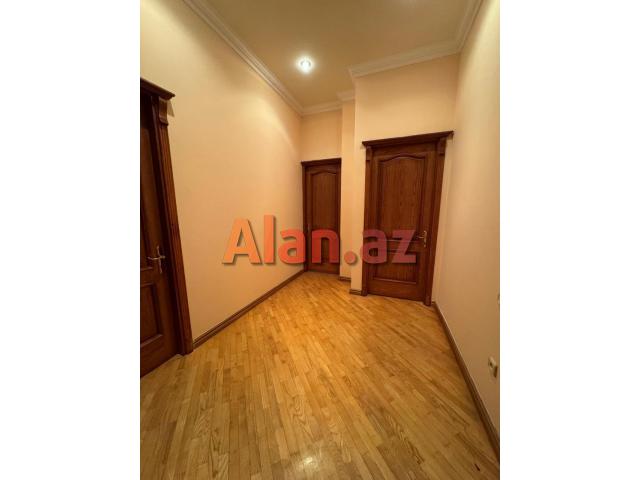 8 ci mkr 5 otaqlı mənzil satılır