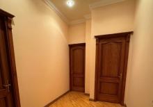 8 ci mkr 5 otaqlı mənzil satılır