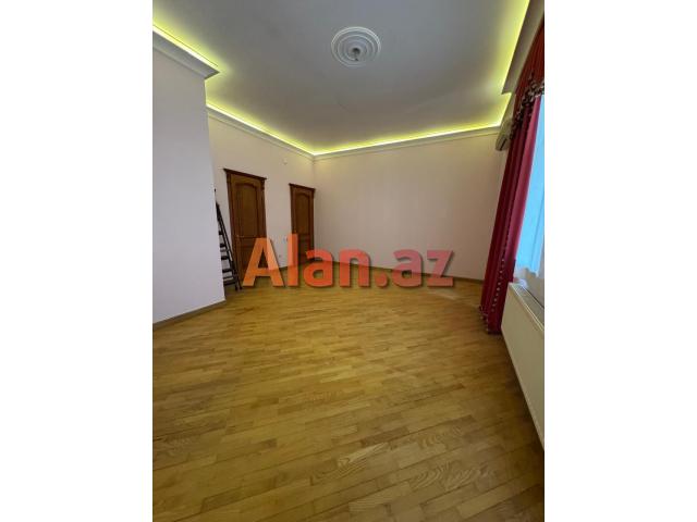 8 ci mkr 5 otaqlı mənzil satılır