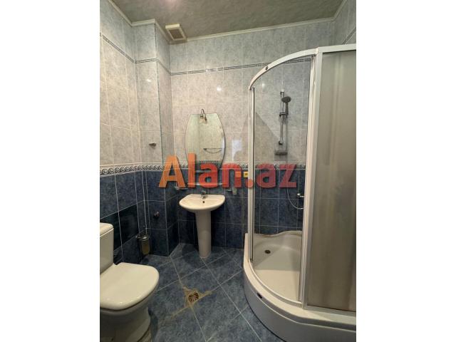 8 ci mkr 5 otaqlı mənzil satılır