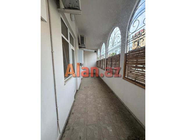 8 ci mkr 5 otaqlı mənzil satılır