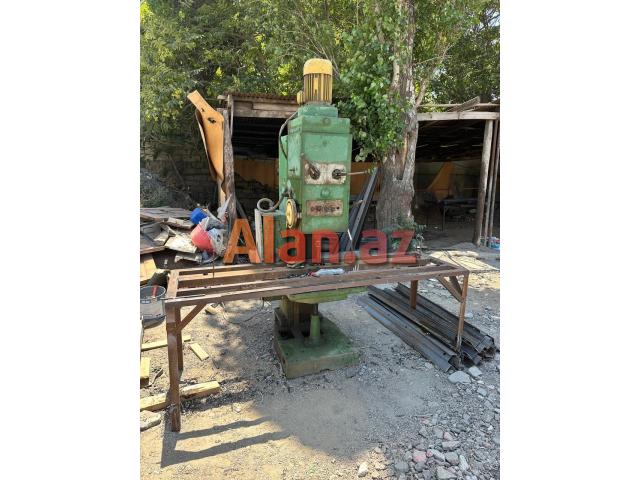 Radial qazma dəzgahı