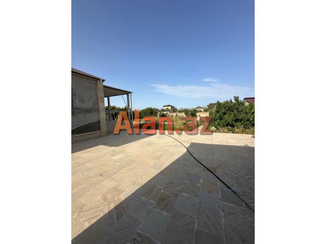 Təcili Buzovnada 14sotda 4otaqlı bağ evi satılır