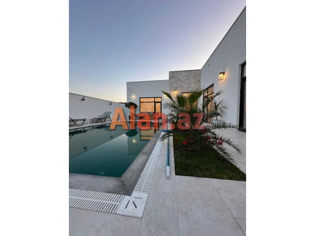 Mərdəkanda bağ evi satılır