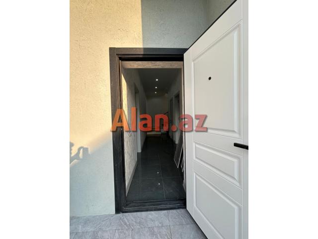 Mərdəkan yolunda 2 mərtəbəli həyət evi satılır