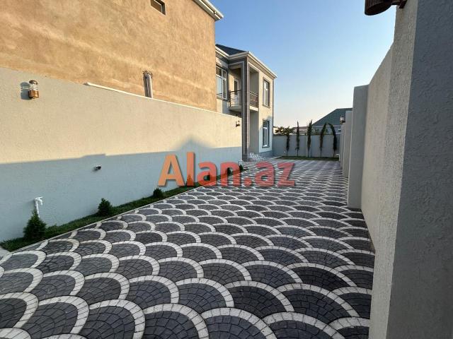 Mərdəkan yolunda 2 mərtəbəli həyət evi satılır