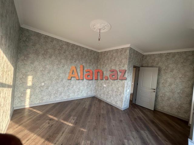 Mərdəkan yolunda 2 mərtəbəli həyət evi satılır