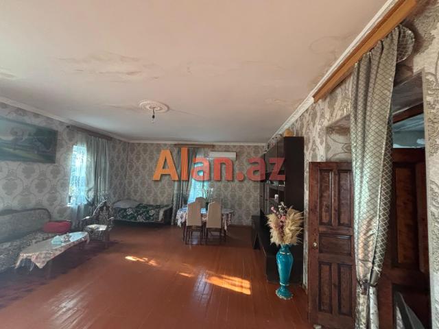 Buzovnada həyət evi satılır