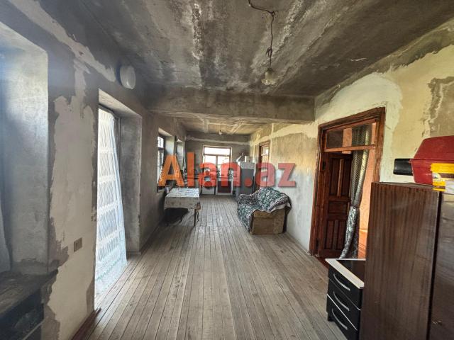 Buzovnada həyət evi satılır