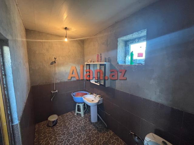 Buzovnada həyət evi satılır