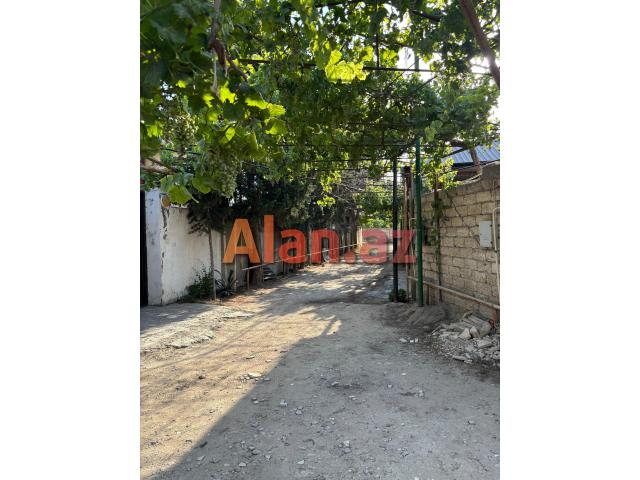 Buzovnada həyət evi satılır