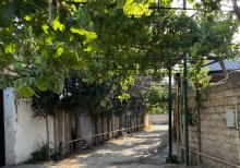 Buzovnada həyət evi satılır