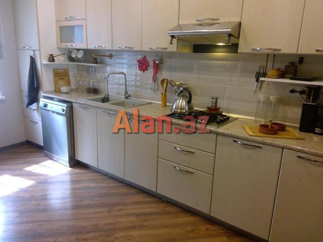 Buzovnada bağ evi satılır