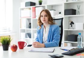 Menecer tələb ounur