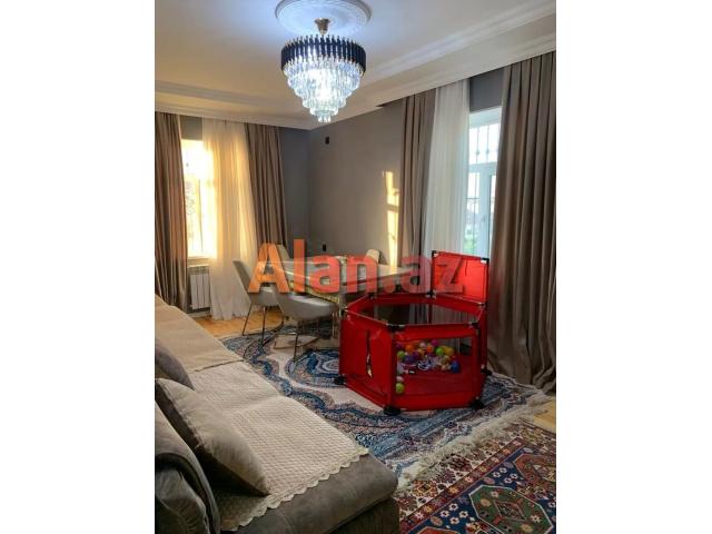 Albalıda həyət evi satılır