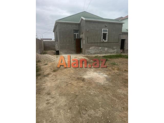 Buzovna-Mərdəkan yolunda həyət evi satılır