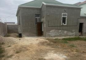 Buzovna-Mərdəkan yolunda həyət evi satılır