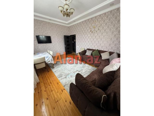 Buzovna-Mərdəkan yolunda həyət evi satılır