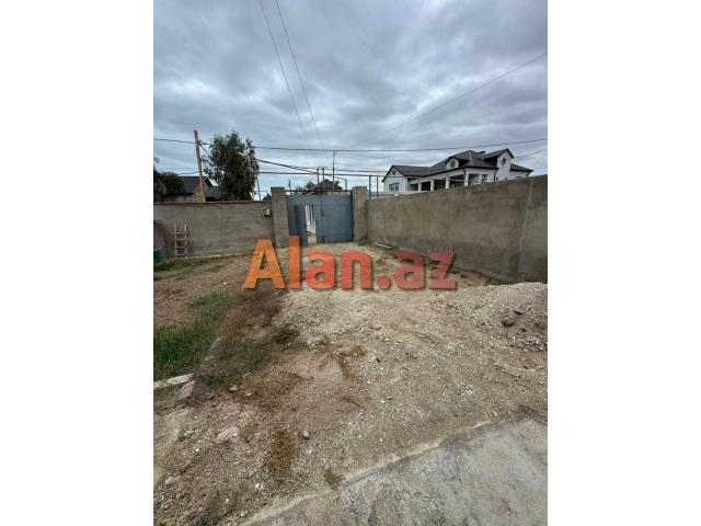 Buzovna-Mərdəkan yolunda həyət evi satılır