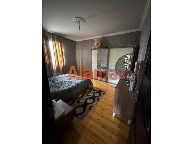 Buzovna-Mərdəkan yolunda həyət evi satılır