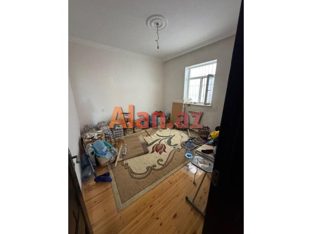 Buzovna-Mərdəkan yolunda həyət evi satılır