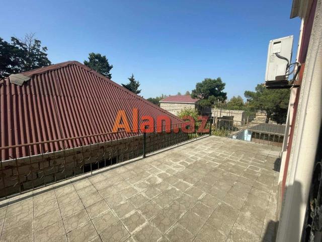 Buzovna-Maştağa yolunda həyət evi satılır