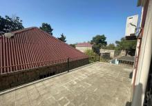 Buzovna-Maştağa yolunda həyət evi satılır