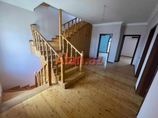 Buzovna-Maştağa yolunda həyət evi satılır