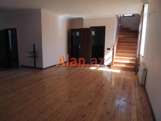 Buzovna-Maştağa yolunda həyət evi satılır