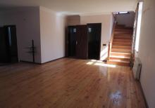 Buzovna-Maştağa yolunda həyət evi satılır