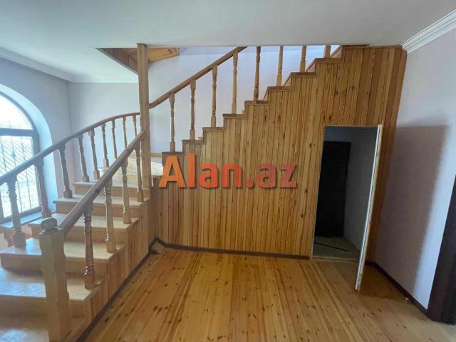 Buzovna-Maştağa yolunda həyət evi satılır