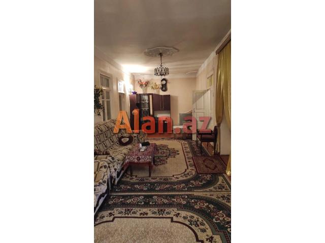 Buzovna-Maştağa yolunda həyət evi satılır