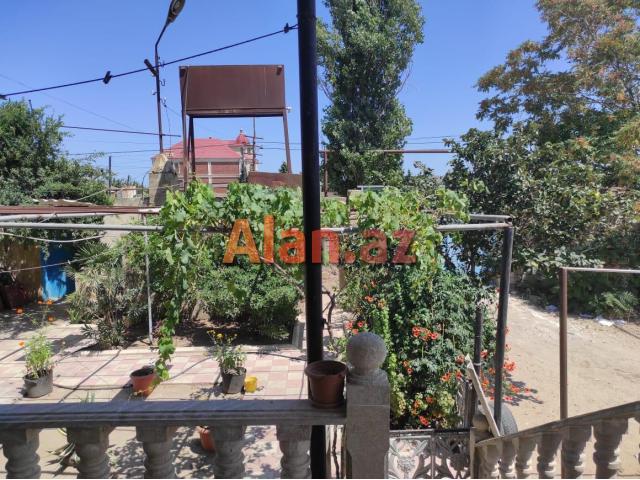 Buzovna-Maştağa yolunda həyət evi satılır