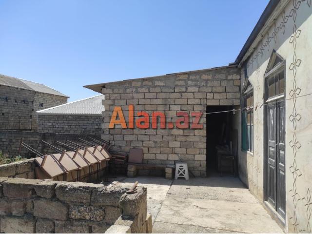 Buzovna-Maştağa yolunda həyət evi satılır