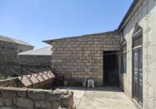 Buzovna-Maştağa yolunda həyət evi satılır
