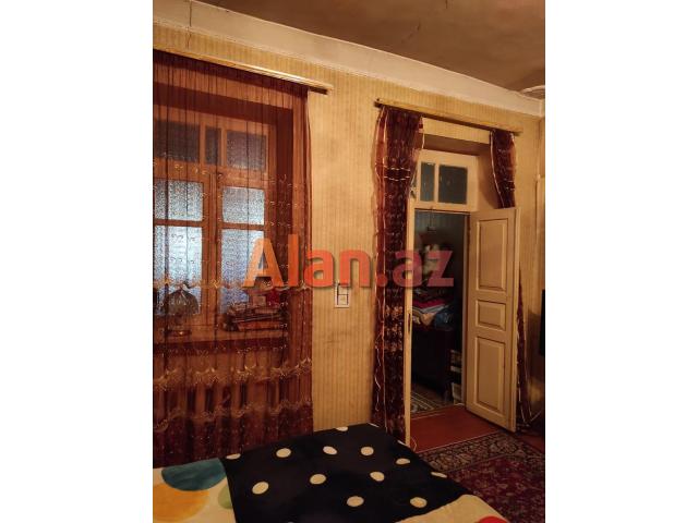 Buzovna-Maştağa yolunda həyət evi satılır