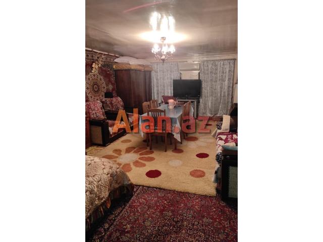 Buzovna-Maştağa yolunda həyət evi satılır