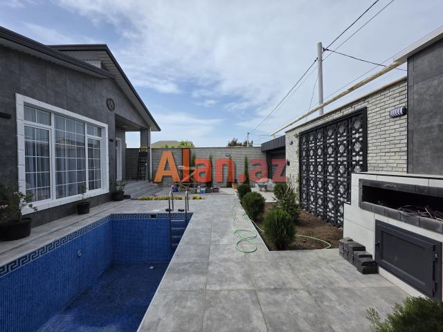 Mərdəkanda bağ evi satılır