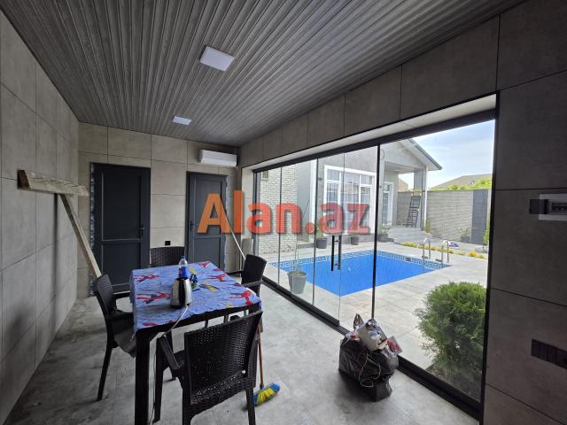 Mərdəkanda bağ evi satılır